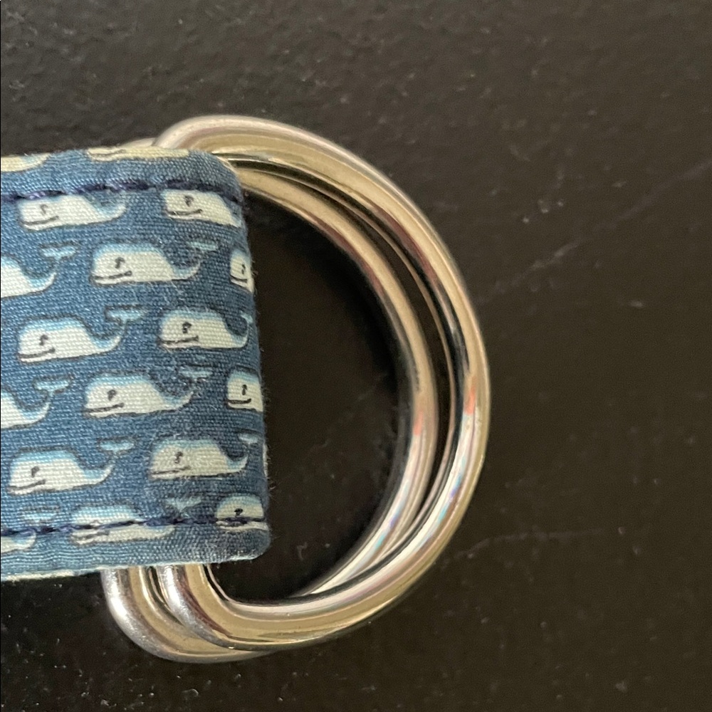 ❤️ 5/$25 Vineyard Vines Blue Whale Pattern Belt - Picture 4 of 6
